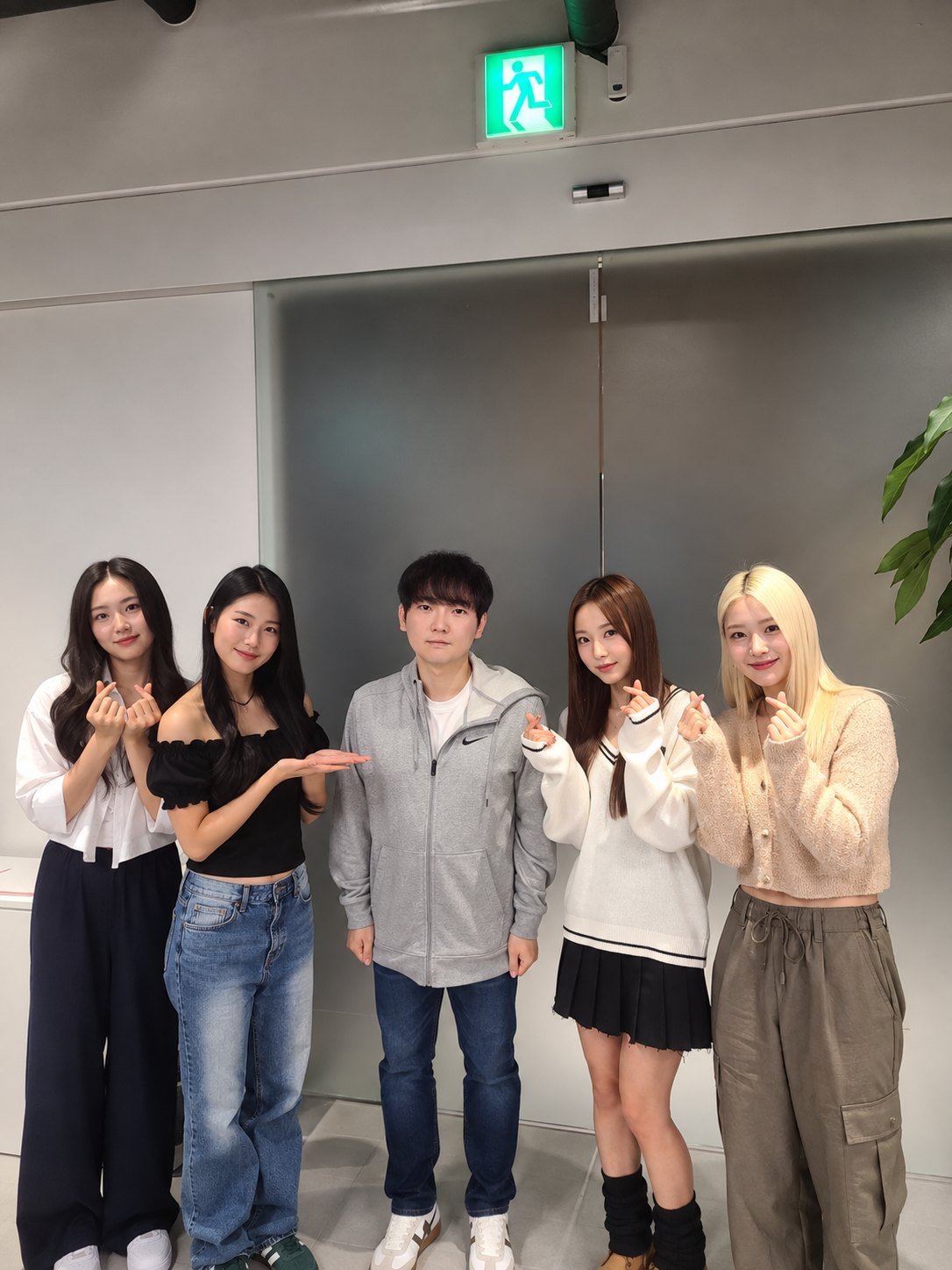 Jihun Lee with the members of FIFTY FIFTY