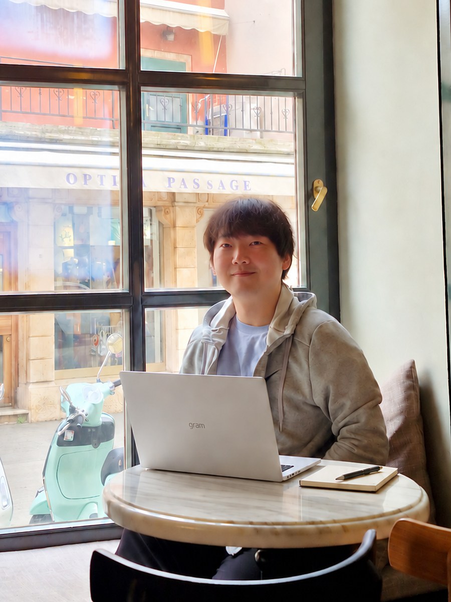 Jihun Lee sitting by a cafe window